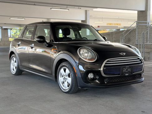 Used 2015 MINI Cooper 4-Door Hardtop FWD image 3