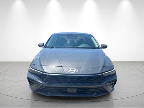 Used 2025 Hyundai Elantra SEL FWD image 8
