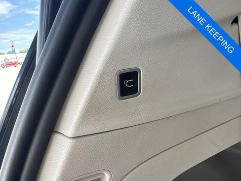 Used 2024 Chrysler Pacifica Touring-L FWD image 15