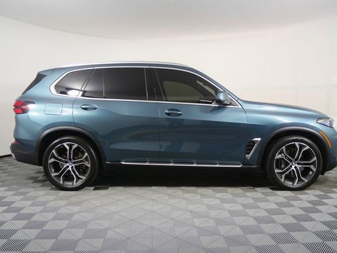 Used 2024 BMW X5 xDrive40i w/ Executive Package image 2