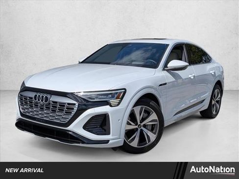 Used 2024 Audi Q8 e-tron Prestige image 1