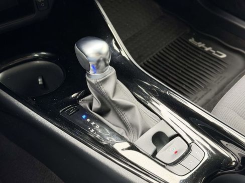 Used 2019 Toyota C-HR XLE image 6