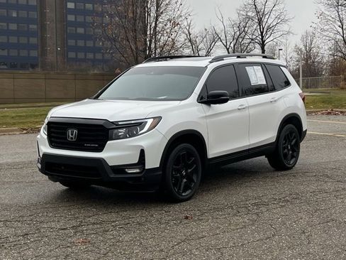 Certified 2024 Honda Passport Black Edition image 11