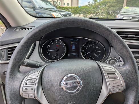 Used 2016 Nissan Rogue SV AWD/4WD image 25