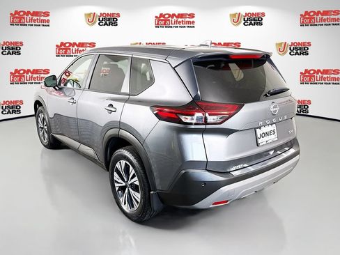 Used 2022 Nissan Rogue SV FWD image 2