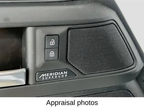 Used 2025 Land Rover Defender 90 X-Dynamic SE AWD/4WD image 21