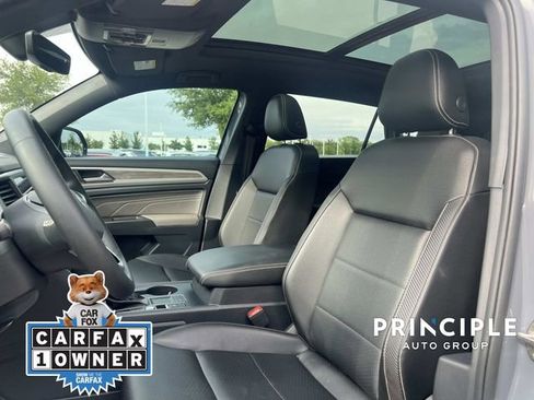 Used 2021 Volkswagen Atlas Cross Sport SE w/ Panoramic Sunroof Package FWD image 15