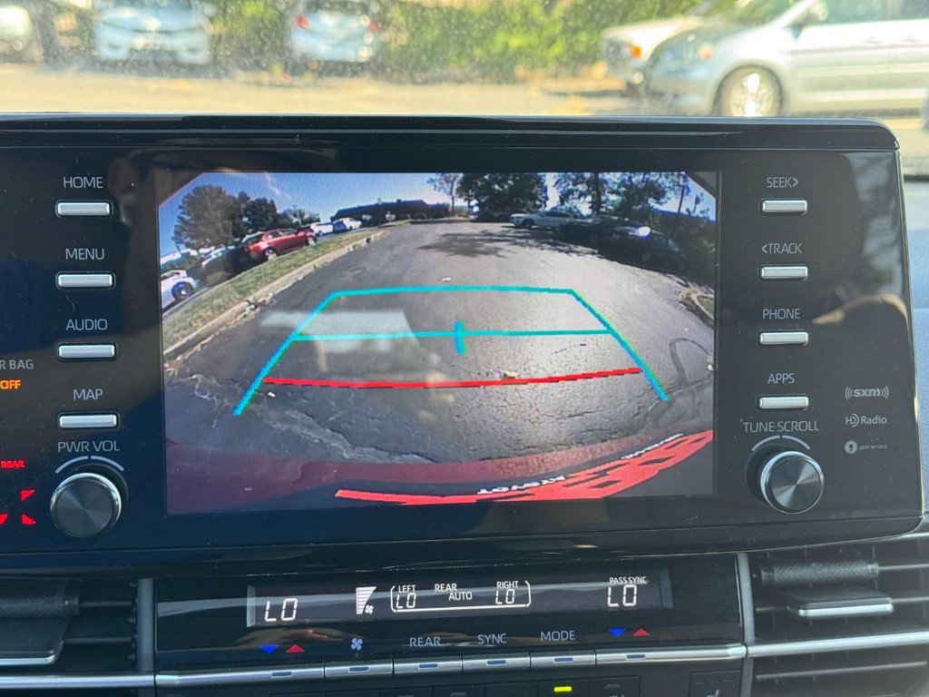 Used 2024 Toyota Sienna XLE FWD image 31