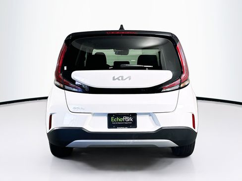 Used 2025 Kia Soul LX w/ LX Technology Package FWD image 7