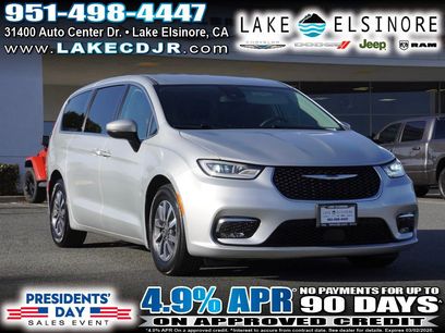 Certified 2023 Chrysler Pacifica Touring-L