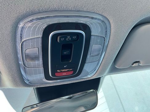 Used 2025 Hyundai Elantra Limited image 31