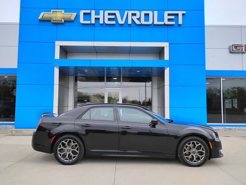 Used 2018 Chrysler 300 S w/ S Model Appearance Package AWD/4WD image 35
