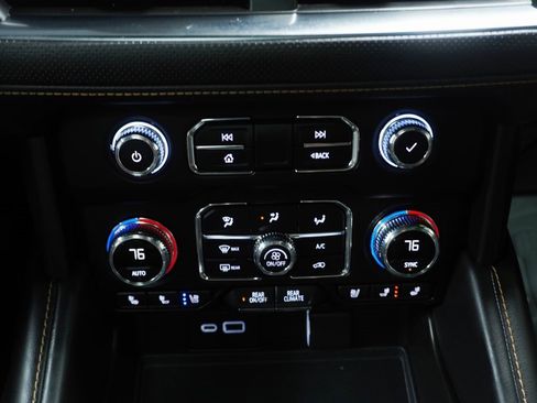 Used 2022 GMC Yukon XL AT4 image 22