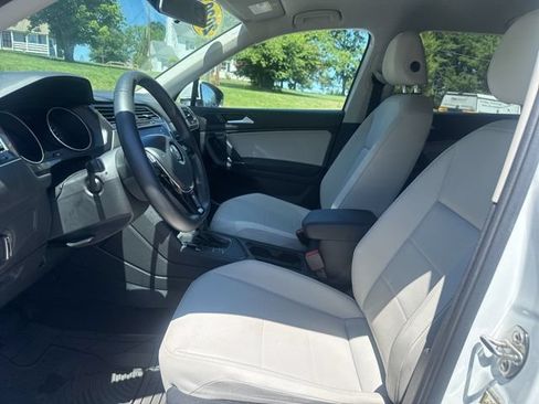 Used 2020 Volkswagen Tiguan SEL FWD image 10