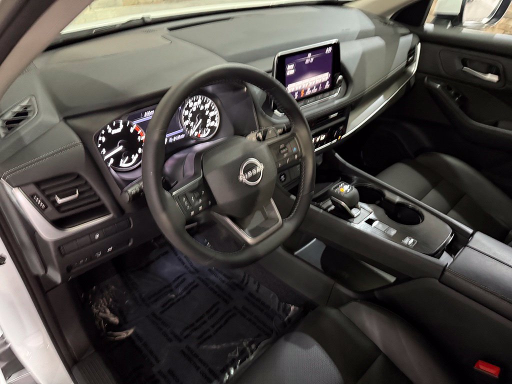 Certified 2025 Nissan Rogue SV w/ SV Premium Package FWD image 13