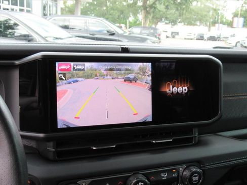 Certified 2024 Jeep Gladiator Mojave w/ Technology Group image 25