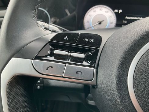 Used 2023 Hyundai Elantra Limited image 6