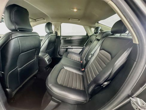 Used 2017 Ford Fusion SE w/ Equipment Group 201A FWD image 25