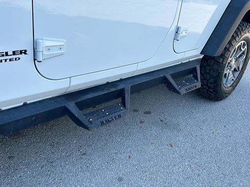 Certified 2017 Jeep Wrangler Unlimited Rubicon w/ Connectivity Group image 25