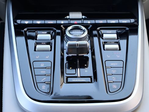 Used 2025 Aston Martin DBX 707 AWD/4WD image 18