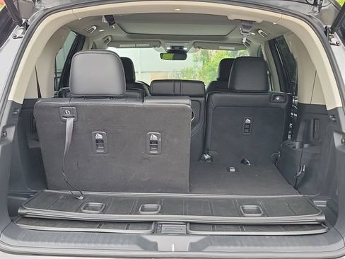Used 2025 Honda Pilot Elite image 12