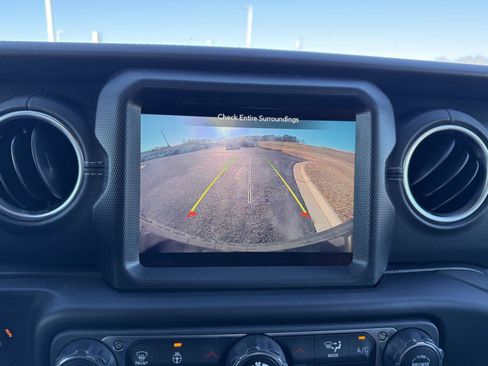 Used 2023 Jeep Wrangler Sahara w/ Cold Weather Group image 15