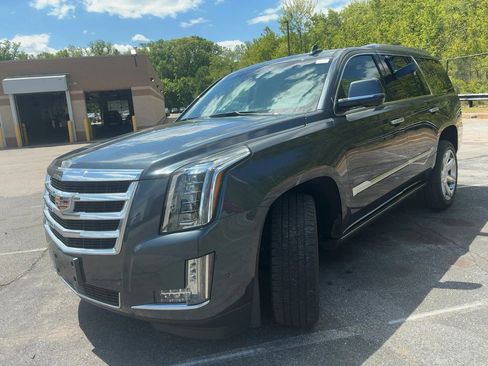 Used 2019 Cadillac Escalade Premium Luxury AWD/4WD image 7
