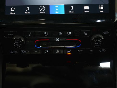 Used 2023 Jeep Grand Cherokee L Limited w/ Luxury Tech Group II image 21