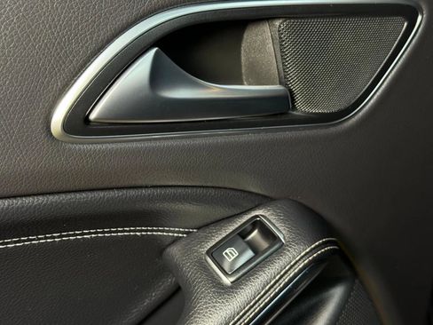 Used 2014 Mercedes-Benz CLA 250 image 21