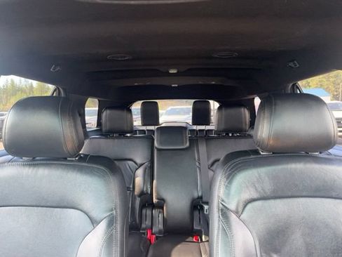 Used 2016 Ford Explorer XLT w/ Equipment Group 202A AWD/4WD image 32
