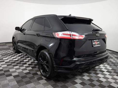 Used 2022 Ford Edge SE w/ Black Appearance Package image 4