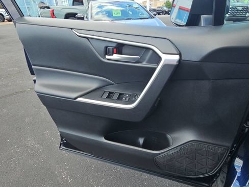 Used 2025 Toyota RAV4 XLE AWD/4WD image 23