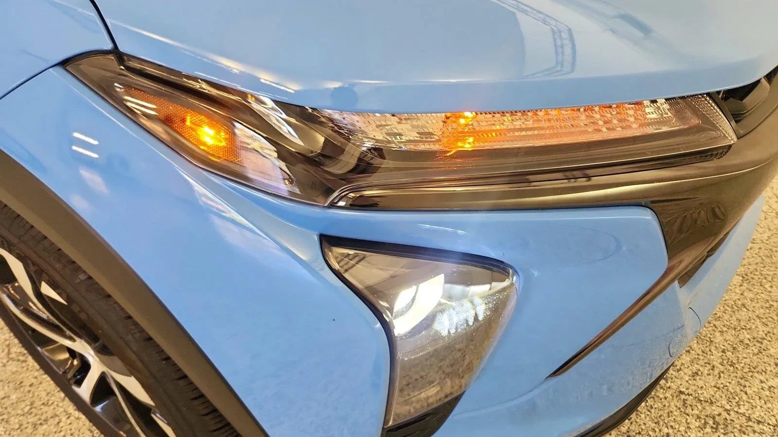 Used 2024 Chevrolet Trax RS w/ Sunroof Package FWD image 31