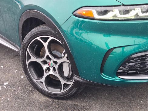 Used 2024 Alfa Romeo Tonale Ti w/ Premium Interior Package image 3