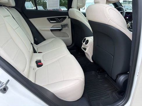 Used 2026 Mercedes-Benz GLC 300 image 32