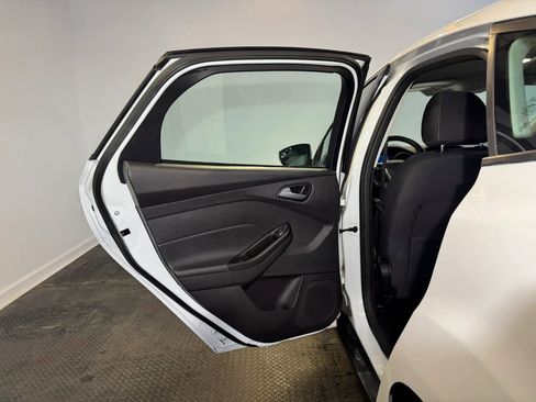 Used 2014 Ford Focus SE FWD image 25