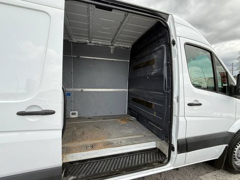 Used 2014 Mercedes-Benz Sprinter 2500 image 14