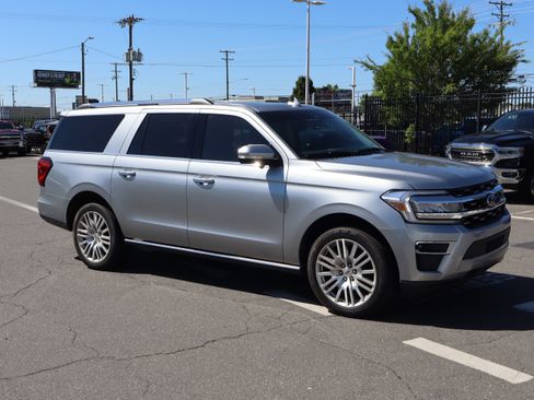 Used 2024 Ford Expedition Max Limited AWD/4WD image 2