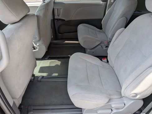 Used 2020 Toyota Sienna L FWD image 16