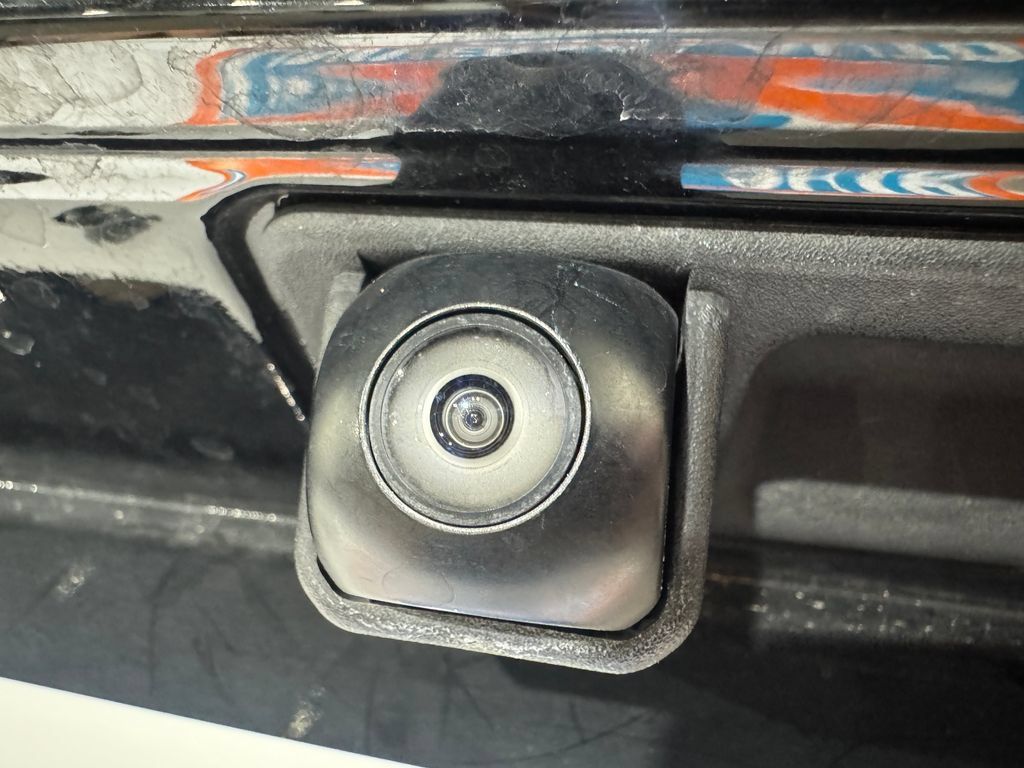 Used 2025 Kia Carnival FWD image 26
