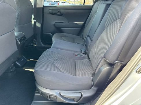 Used 2023 Toyota Highlander LE image 22