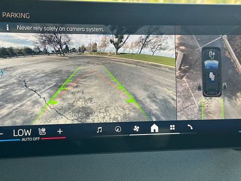 Used 2025 BMW iX xDrive50 w/ Sport Package image 27