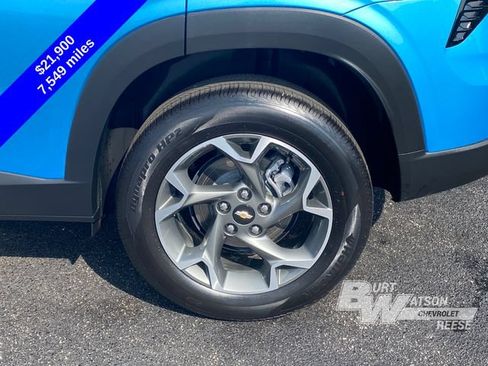 Used 2025 Chevrolet Trax LT FWD image 16