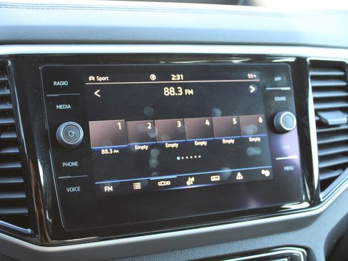 Used 2022 Volkswagen Atlas Cross Sport SE image 17