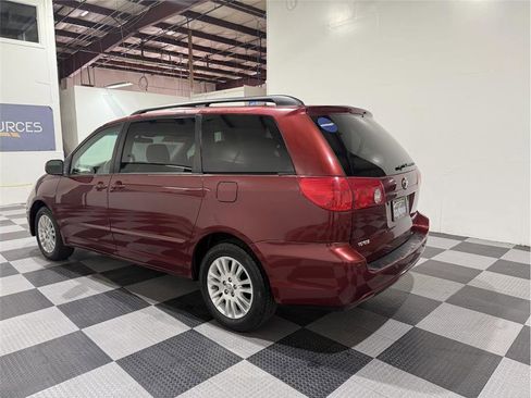 Used 2008 Toyota Sienna XLE image 7