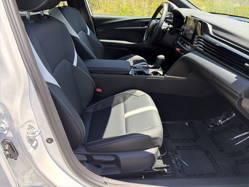 Used 2026 Toyota Camry SE w/ Convenience Package FWD image 13