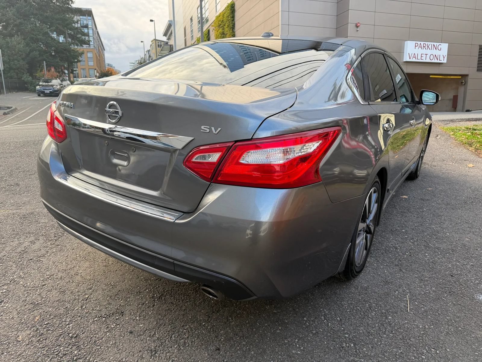 Used 2016 Nissan Altima 2.5 SV w/ Convenience Package FWD image 7