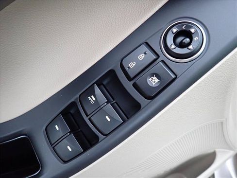 Used 2014 Hyundai Elantra Limited FWD image 12