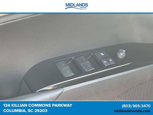 Used 2025 Toyota Camry SE FWD image 15
