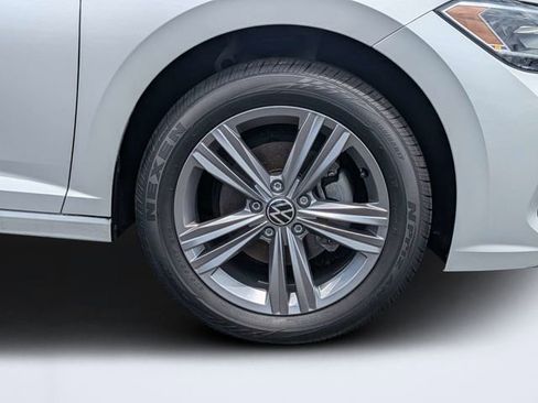Certified 2023 Volkswagen Jetta SE FWD image 9